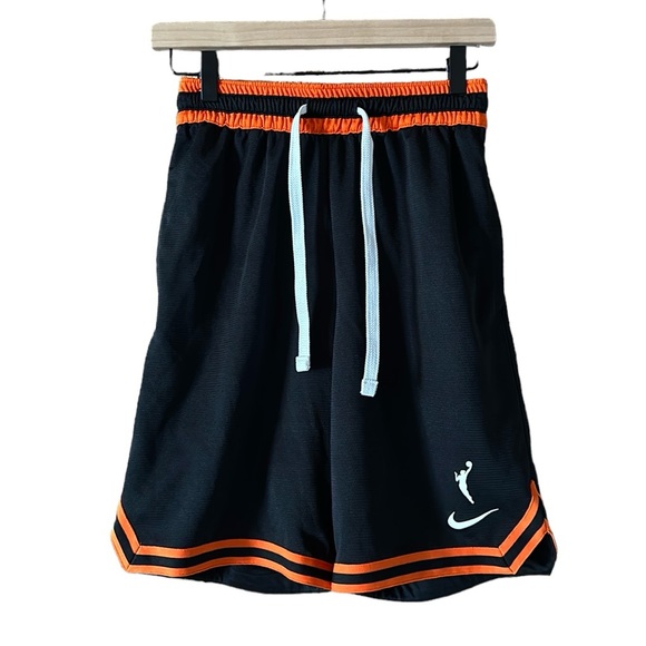 Nike WNBA Shorts - Picture 3 of 7